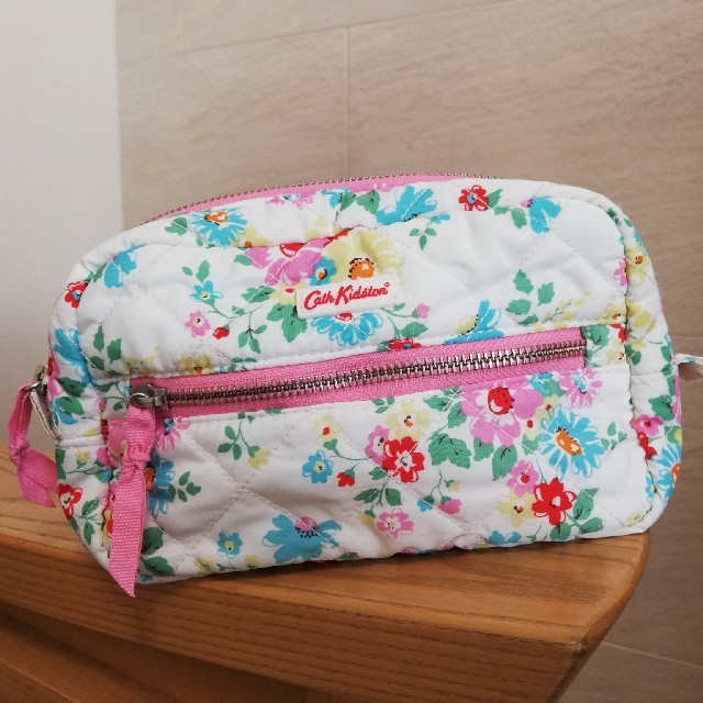 Cath Kidston(キャスキッドソン)の【美品】キャスキッドソン　ポーチ レディースのファッション小物(ポーチ)の商品写真