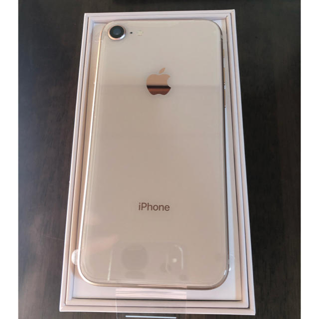 iPhone(アイフォーン)のiphone8 SIMフリー スマホ/家電/カメラのスマートフォン/携帯電話(携帯電話本体)の商品写真