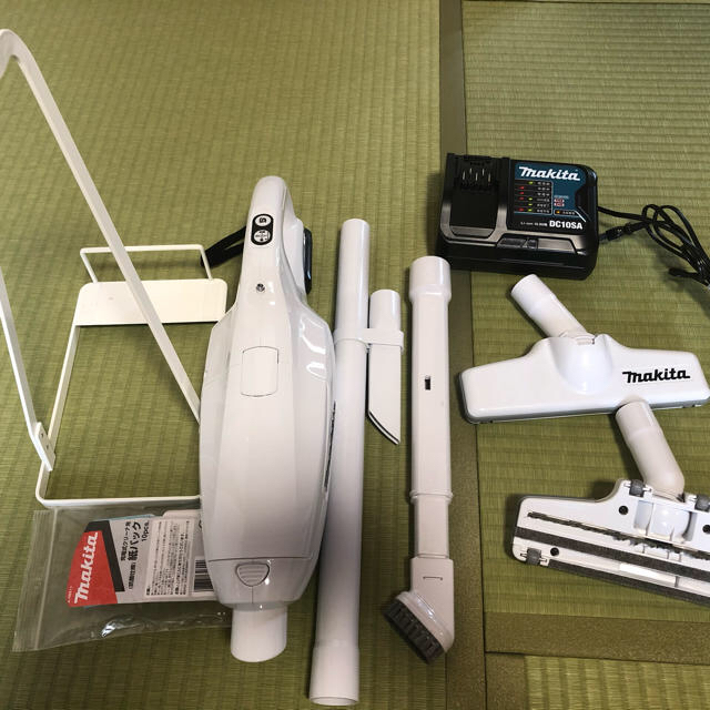 Makita(マキタ)のマキタ　充電式クリーナー10.8V スマホ/家電/カメラの生活家電(掃除機)の商品写真