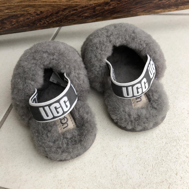 UGG(アグ)のUGGサンダル キッズ/ベビー/マタニティのベビー靴/シューズ(~14cm)(サンダル)の商品写真