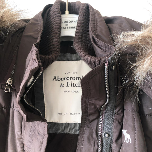 Abercrombie&Fitch(アバクロンビーアンドフィッチ)の送料無料アバクロ　ダウンコート　ブラウン レディースのジャケット/アウター(ダウンコート)の商品写真