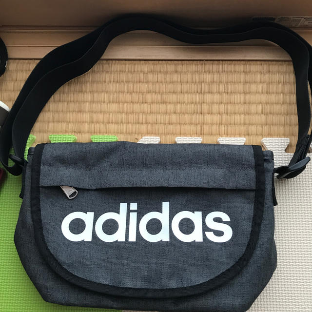 adidas(アディダス)の値下げしました！★adidas★ショルダーバッグ スポーツ/アウトドアのゴルフ(バッグ)の商品写真