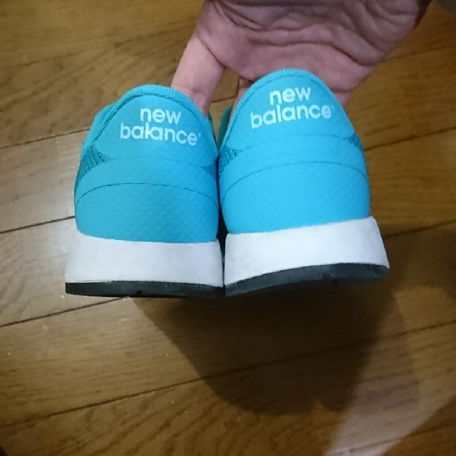 New Balance(ニューバランス)のニューバランス 21.5センチ スニーカー 美品 キッズ/ベビー/マタニティのキッズ靴/シューズ(15cm~)(スニーカー)の商品写真