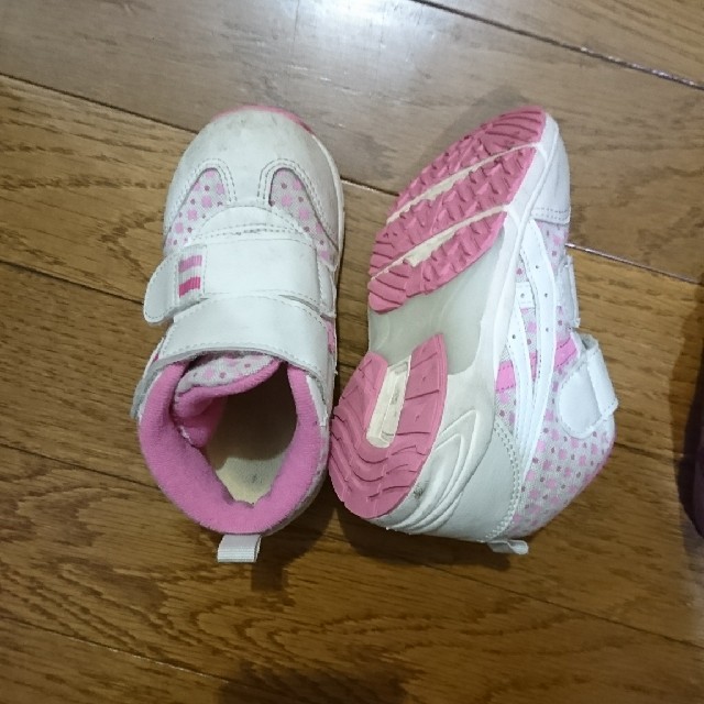 asics(アシックス)の女の子 まとめ スニーカー 15センチ  アシックス ニューバランス 美品 キッズ/ベビー/マタニティのキッズ靴/シューズ(15cm~)(スニーカー)の商品写真