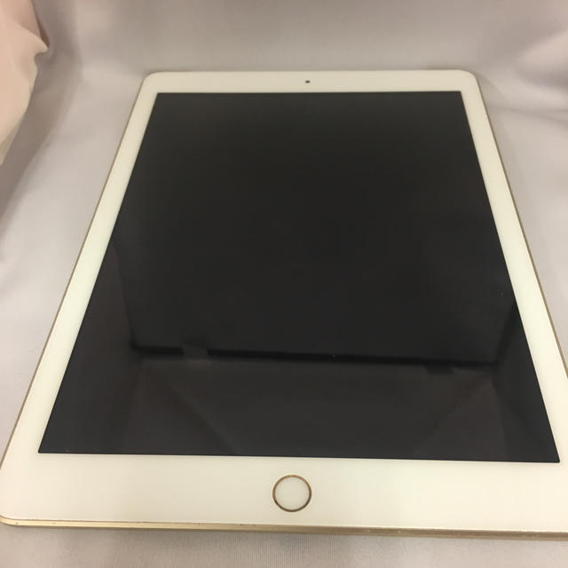 Softbank(ソフトバンク)のジャンク ソフトバンク iPad5 32GB ゴールド （11-17） スマホ/家電/カメラのPC/タブレット(タブレット)の商品写真