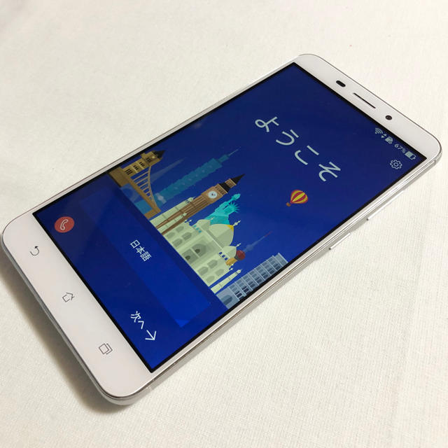 ASUS(エイスース)の美品 スマホ Zenfone 3 Laser ZC511KL ASUS シルバー スマホ/家電/カメラのスマートフォン/携帯電話(スマートフォン本体)の商品写真