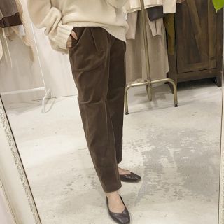 トゥデイフル(TODAYFUL)のコーデュロイテーパードパンツ(クロップドパンツ)