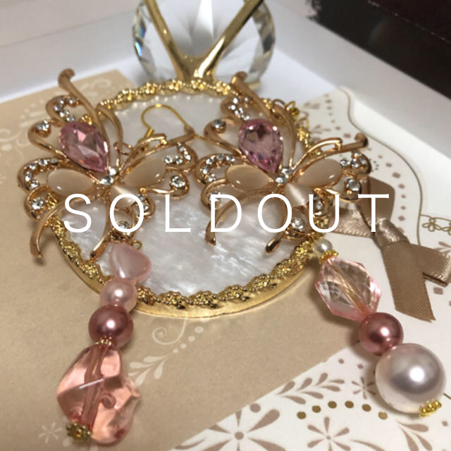 キラキラ蝶々チャームのピアス♡イヤリング 315000円 ハンドメイド
