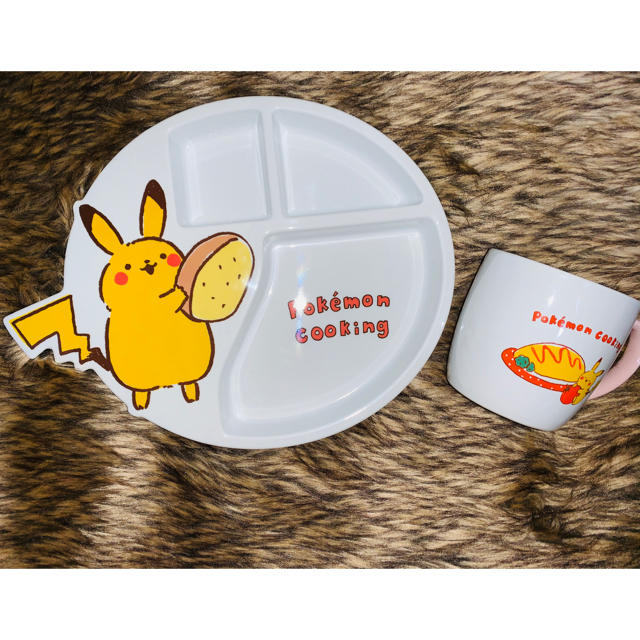 3COINS(スリーコインズ)のスリーコインズ　ポケモン　ベビー用食器　ランチプレート&マグカップセット売 キッズ/ベビー/マタニティの授乳/お食事用品(離乳食器セット)の商品写真