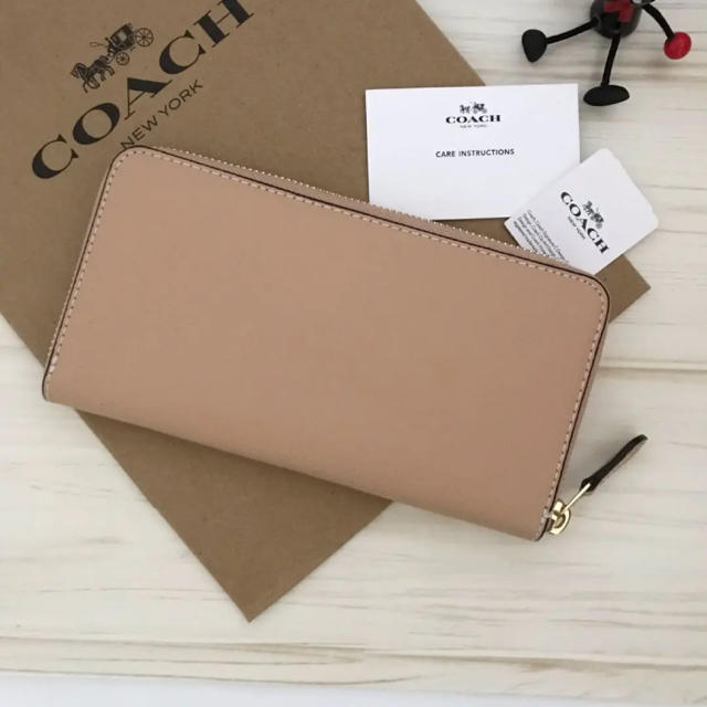 COACH(コーチ)の★新品 COACH コーチ 財布 高級感 ペブルレザー ベージュ ビーチウッド レディースのファッション小物(財布)の商品写真