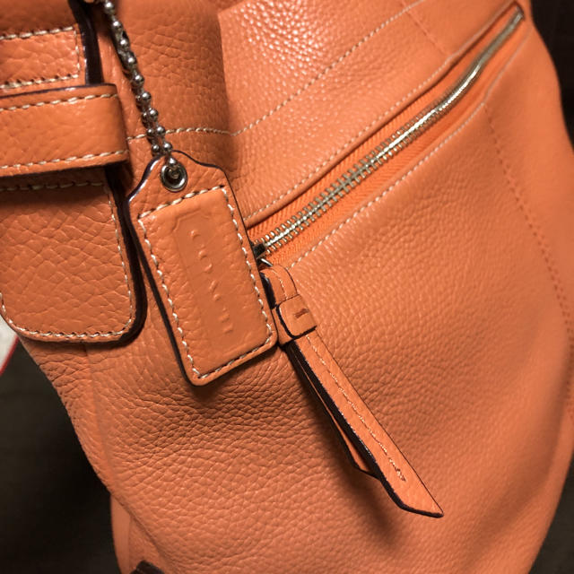 COACH(コーチ)の☆*美品☆コーチショルダーオレンジ⭐︎ レディースのバッグ(ショルダーバッグ)の商品写真