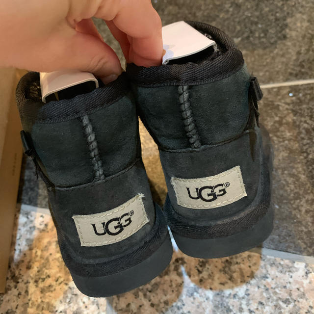 UGG(アグ)のUGGアグ　ムートン　ブーツ　キッズ キッズ/ベビー/マタニティのベビー靴/シューズ(~14cm)(ブーツ)の商品写真