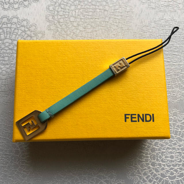 FENDI(フェンディ)のFENDI フェンディ 携帯 ストラップ ターコイズ 正規品 本物   レディースのファッション小物(その他)の商品写真
