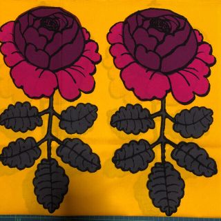 マリメッコ(marimekko)のKathy様❤️専用 廃番レア　マリメッコ 生地マーライスルース　イエローピンク(生地/糸)