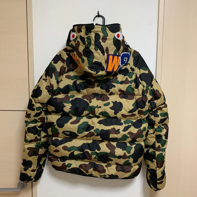 A BATHING APE(アベイシングエイプ)のアベイシングエイプ  シャーク　ダウンジャケット メンズのジャケット/アウター(ダウンジャケット)の商品写真