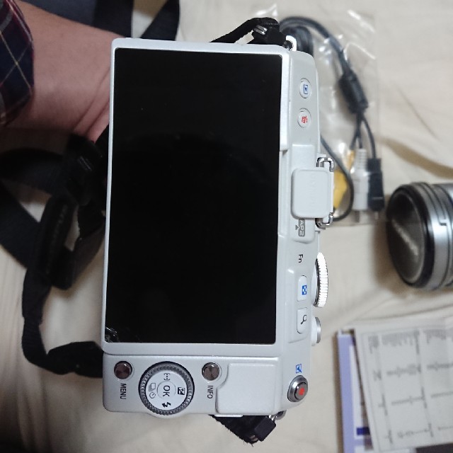 OLYMPUS(オリンパス)のolympus pen lite E-PL6 ダブルズームレンズキット中古 スマホ/家電/カメラのカメラ(ミラーレス一眼)の商品写真