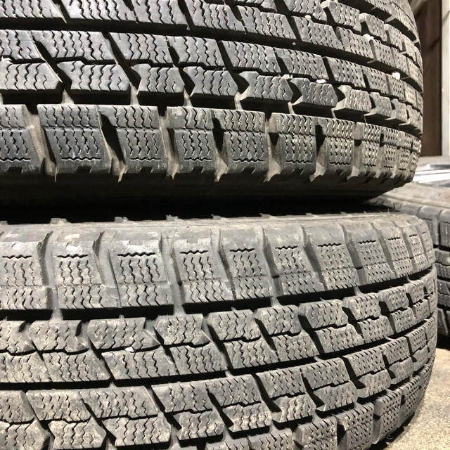 ☆美品14インチ☆バリ溝スタッドレス☆165/70R14☆アクアフィット等☆ 自動車/バイクの自動車(タイヤ・ホイールセット)の商品写真