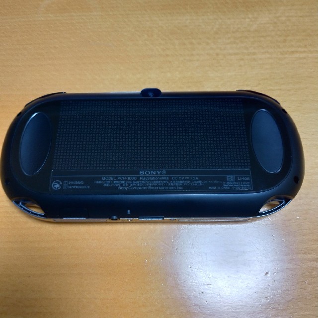 PlayStation Vita(プレイステーションヴィータ)のPlayStation Vita PCH-1000 エンタメ/ホビーのゲームソフト/ゲーム機本体(携帯用ゲーム機本体)の商品写真