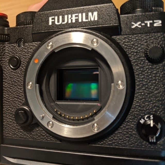 富士フイルム(フジフイルム)の【美品】FUJIFILM X-T2 ブラック　本体のみ スマホ/家電/カメラのカメラ(ミラーレス一眼)の商品写真