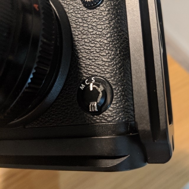 富士フイルム(フジフイルム)の【美品】FUJIFILM X-T2 ブラック　本体のみ スマホ/家電/カメラのカメラ(ミラーレス一眼)の商品写真