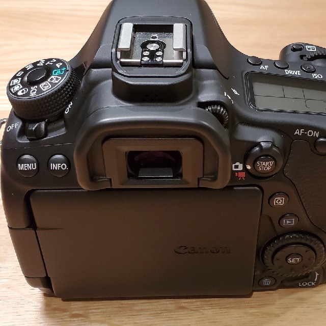 Canon(キヤノン)のCanon EOS 80D EF-S18-135 IS USM レンズキット スマホ/家電/カメラのカメラ(デジタル一眼)の商品写真