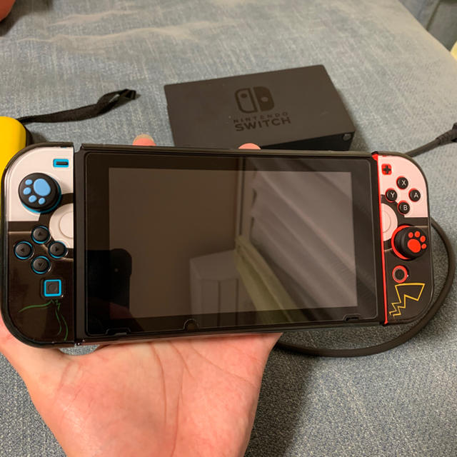 任天堂(ニンテンドウ)のNintendo Switch Joy-Con (L) ネオンブルー / (R… エンタメ/ホビーのゲームソフト/ゲーム機本体(家庭用ゲーム機本体)の商品写真