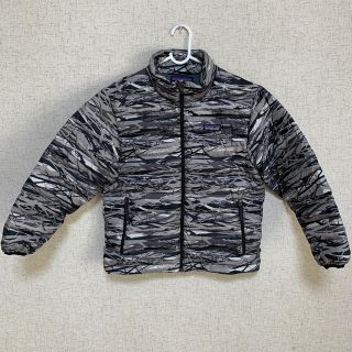 パタゴニア(patagonia)のパタゴニア　キッズS ダウン　迷彩　美品(ジャケット/上着)