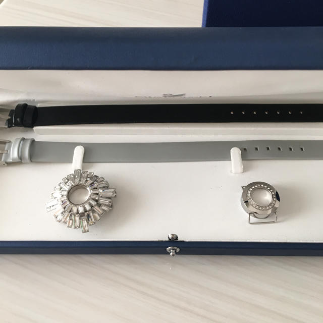 SWAROVSKI 3パターン腕時計の通販 by MAAKO's shop｜スワロフスキーならラクマ - スワロフスキー 正規店人気
