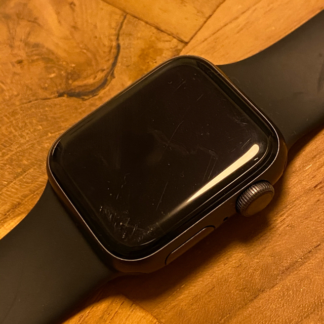 Apple Watch(アップルウォッチ)のApple Watch series 4 中古　傷あり スマホ/家電/カメラのスマホ/家電/カメラ その他(その他)の商品写真