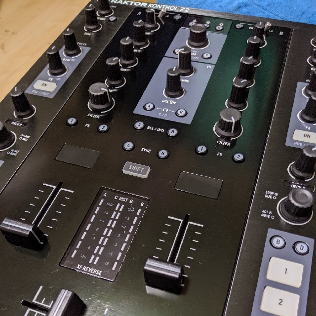 Native Instruments Traktor Z2 中古  DJミキサー 楽器のDJ機器(DJミキサー)の商品写真