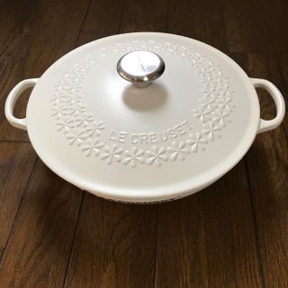 ルクルーゼ(LE CREUSET)のル・クルーゼ　レリーフ 28㎝(鍋/フライパン)