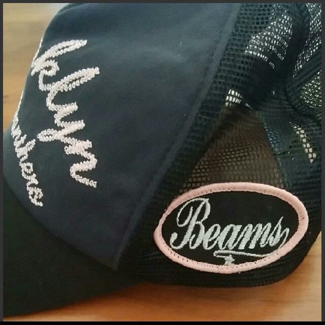 BEAMS(ビームス)のBEAMS   メンズキャップ　ブラック×ピンク メンズの帽子(キャップ)の商品写真