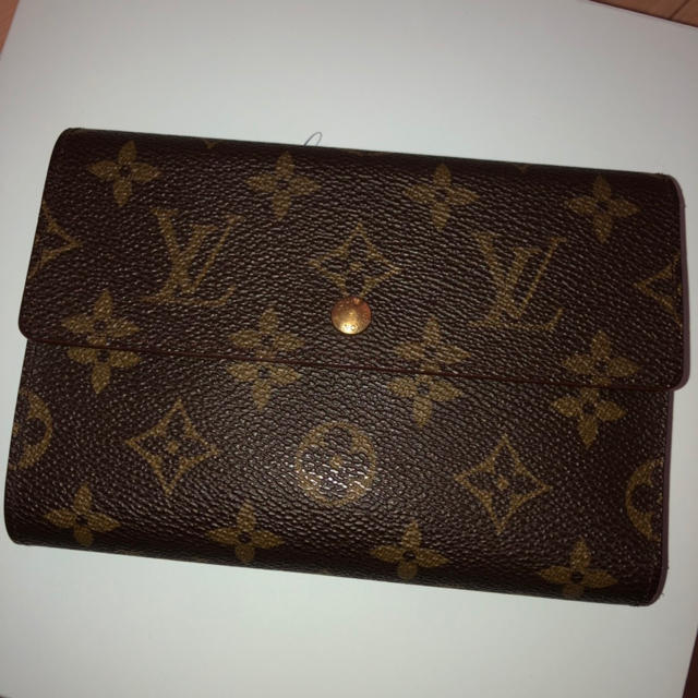 VUITTON 三つ折り財布