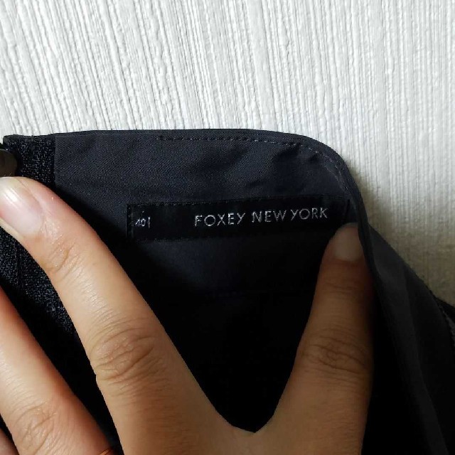 FOXEY(フォクシー)の美品　FOXEY　フォクシーニューヨーク　スカート　フリル　タック　リッチグレー レディースのスカート(ひざ丈スカート)の商品写真