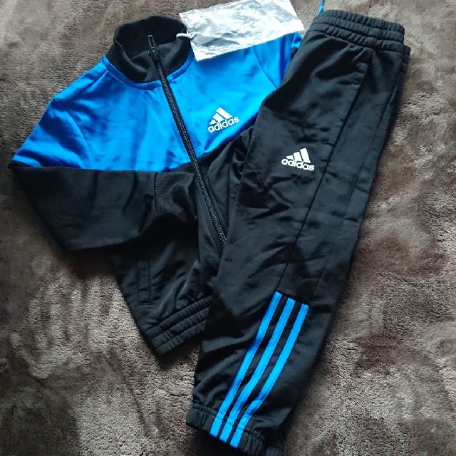 adidas(アディダス)の値下げ　タグ付き　adidas　ジャージ キッズ/ベビー/マタニティのキッズ服男の子用(90cm~)(ジャケット/上着)の商品写真