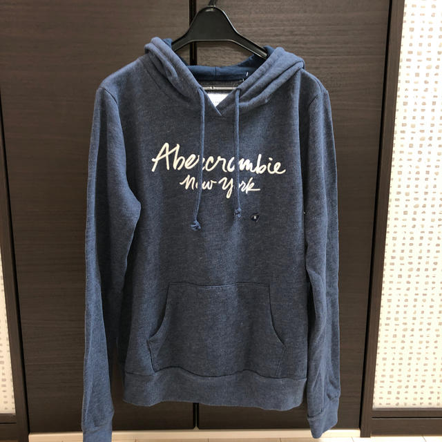 新品タグ付　Abercombie&Fitch フード付パーカー