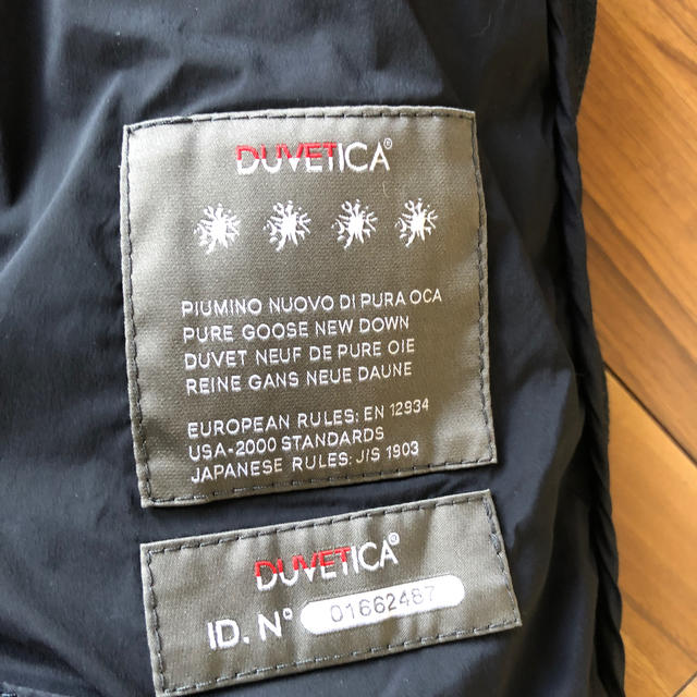DUVETICA(デュベティカ)のDUVETICA レディス　サイズ44 ダウン　使用感あります。 レディースのジャケット/アウター(ダウンジャケット)の商品写真