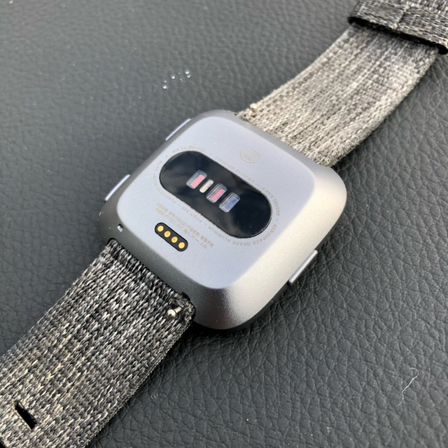 【pon8814様専用】fitbit versa special edition メンズの時計(腕時計(デジタル))の商品写真
