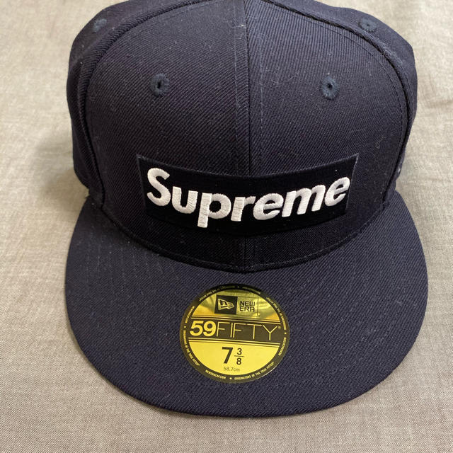 Supreme(シュプリーム)のSupureme×PLAYBOY×NEWERA 7 3/8 値引交渉OKです メンズの帽子(キャップ)の商品写真