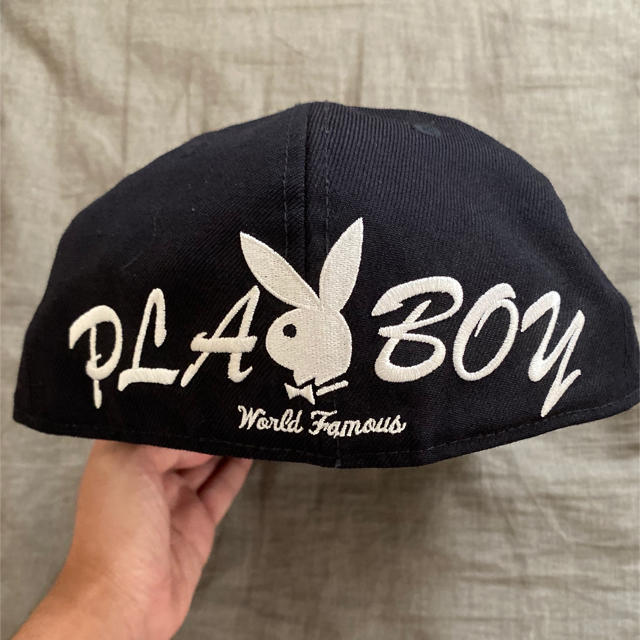 Supreme(シュプリーム)のSupureme×PLAYBOY×NEWERA 7 3/8 値引交渉OKです メンズの帽子(キャップ)の商品写真