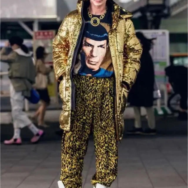 MOSCHINO(TV)×H&M スパンコール ジャケット メンズのジャケット/アウター(ダウンベスト)の商品写真