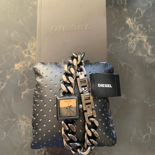 DIESEL(ディーゼル)の新品未使用☆DIESEL レディースウォッチ レディースのファッション小物(腕時計)の商品写真