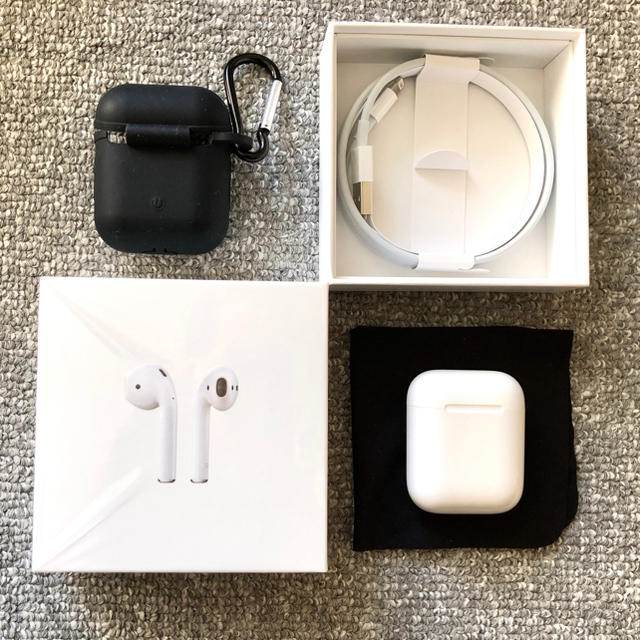 Apple(アップル)のAirPods、なおさん用 スマホ/家電/カメラのオーディオ機器(ヘッドフォン/イヤフォン)の商品写真