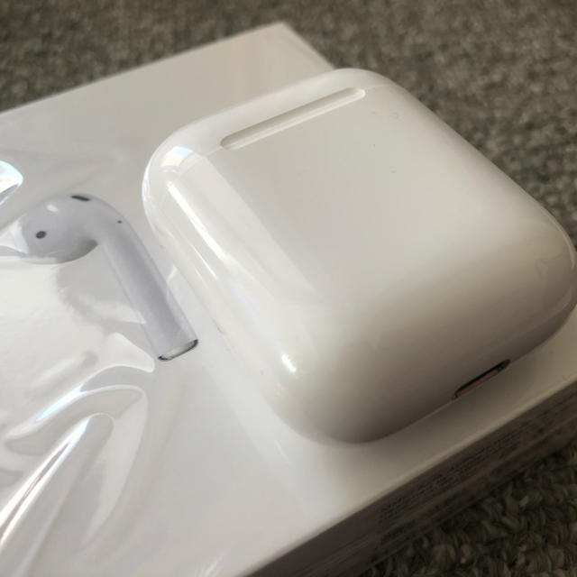 Apple(アップル)のAirPods、なおさん用 スマホ/家電/カメラのオーディオ機器(ヘッドフォン/イヤフォン)の商品写真