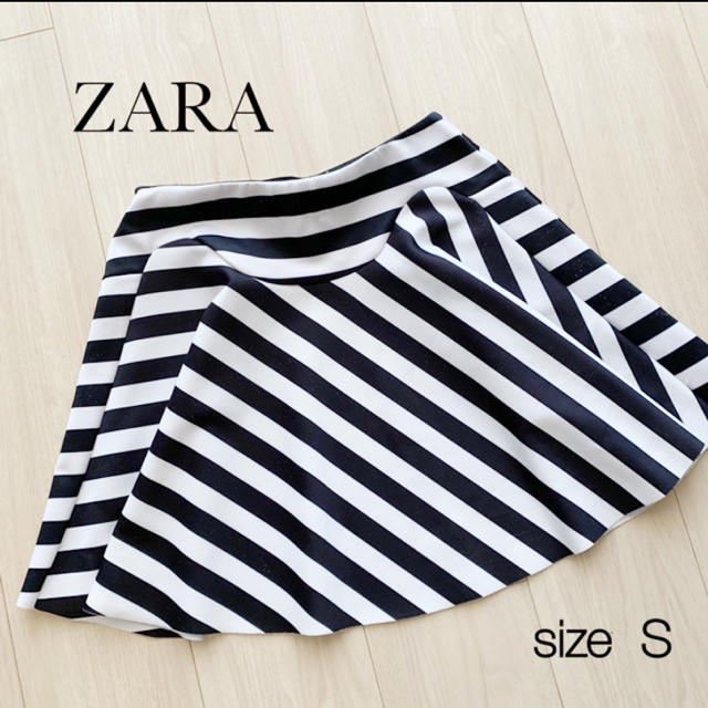 ZARA(ザラ)の【美品】ZARA ザラ スカート ミニスカート モノトーン ボーダー レディースのスカート(ミニスカート)の商品写真