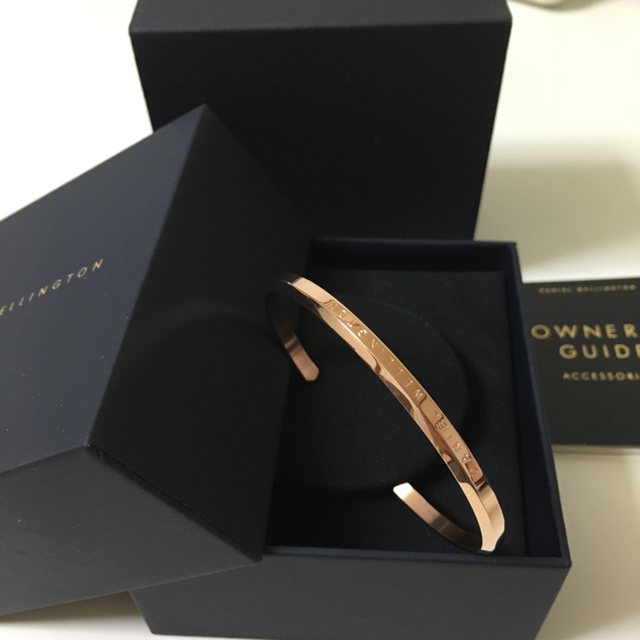 Daniel Wellington(ダニエルウェリントン)の箱なし　ダニエルウェリントンゴールド　S メンズのアクセサリー(バングル/リストバンド)の商品写真