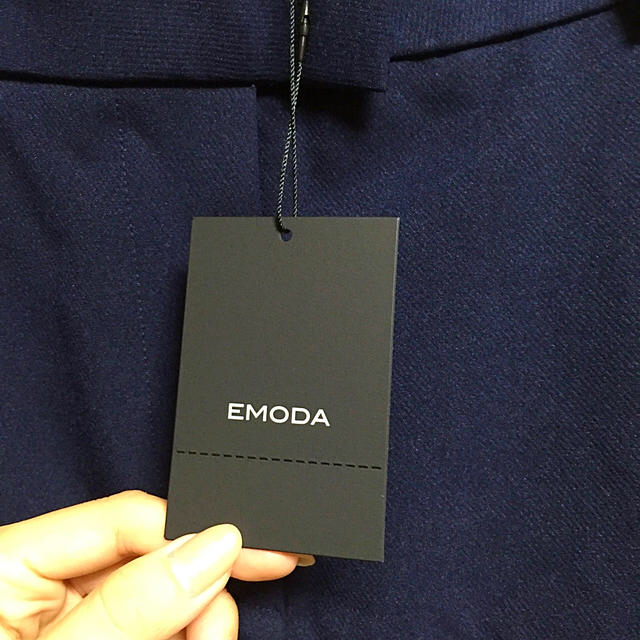 EMODA(エモダ)のEMODA タックパンツ レディースのパンツ(クロップドパンツ)の商品写真