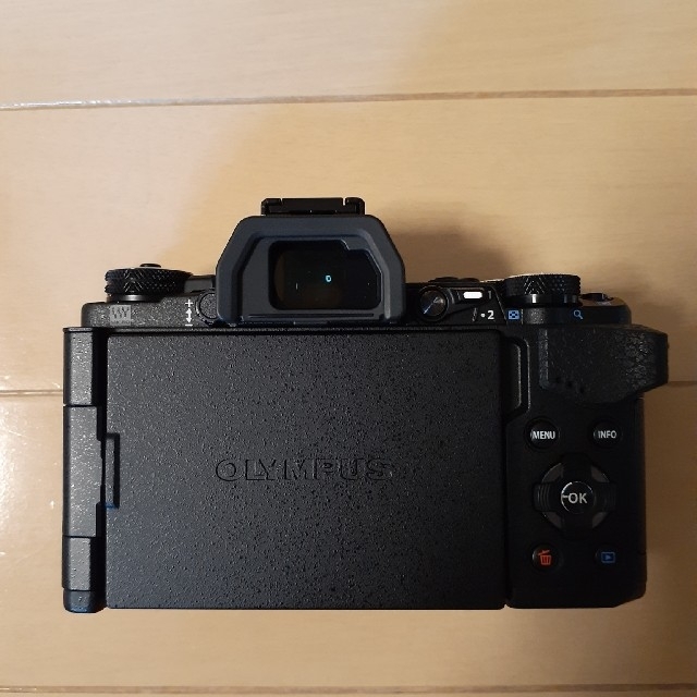 OLYMPUS(オリンパス)の週末限定お値下げ Om-d e-m5 mark2 ブラック美品 スマホ/家電/カメラのカメラ(ミラーレス一眼)の商品写真