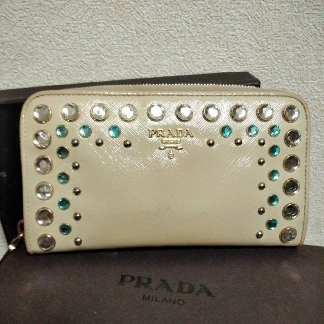 PRADA(プラダ)の普通郵便なら送料無料です☺タイムセール中プラダ長財布 レディースのファッション小物(財布)の商品写真