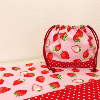 whitepassoさま専用⁑♡いちご♡⁑お弁当袋&ランチョンマット(外出用品)